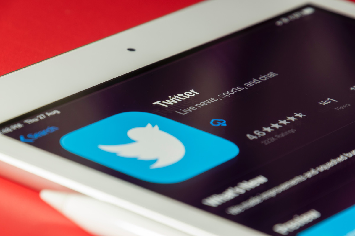 Μασκ: Το Twitter εφαρμόζει προσωρινά όρια ανάγνωσης