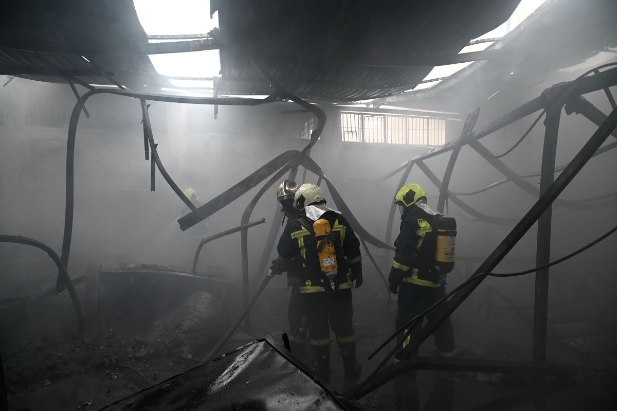 Μάνδρα: Καίγεται ακόμη ένα εργοστάσιο ανακύκλωσης
