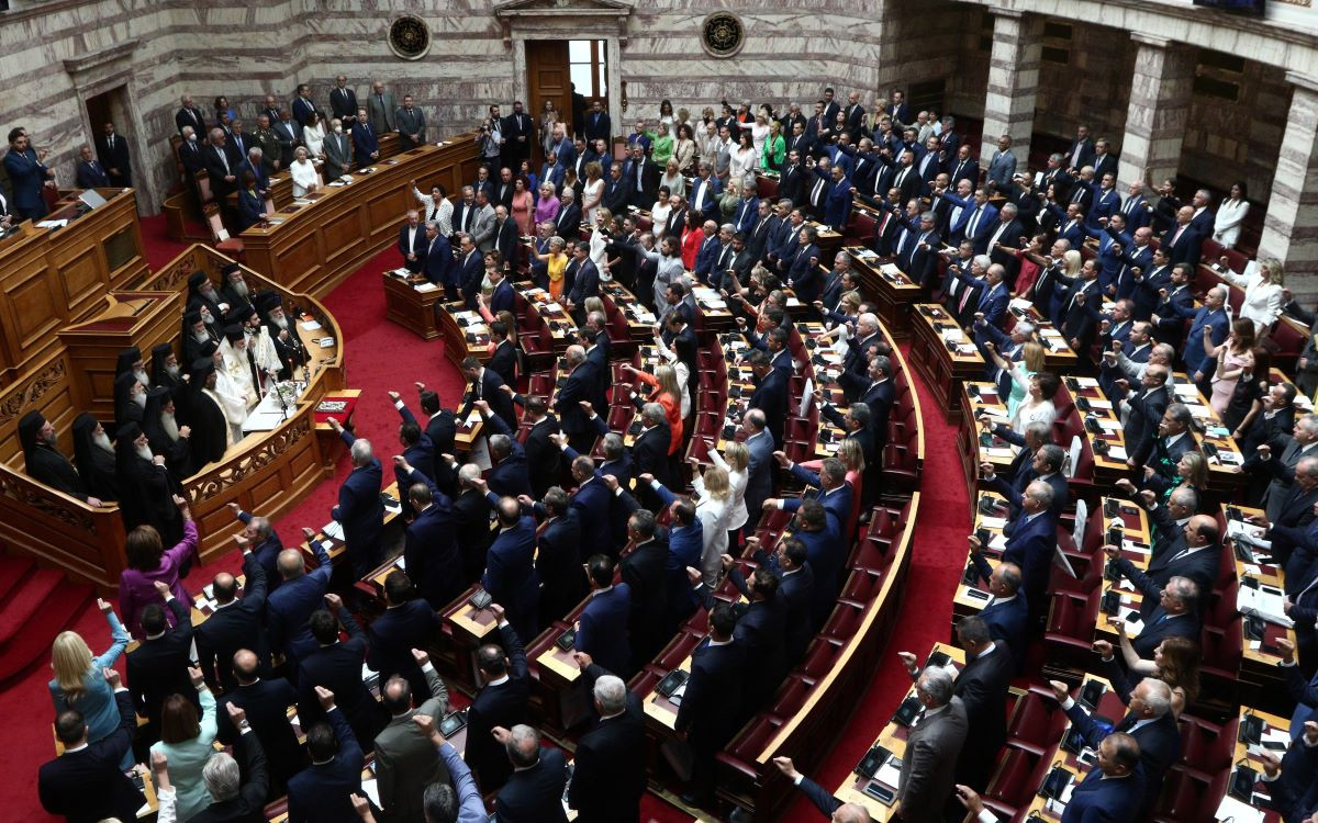 Βουλή: Η Ακροδεξιά χωροταξική πίεση… προς τα Αριστερά
