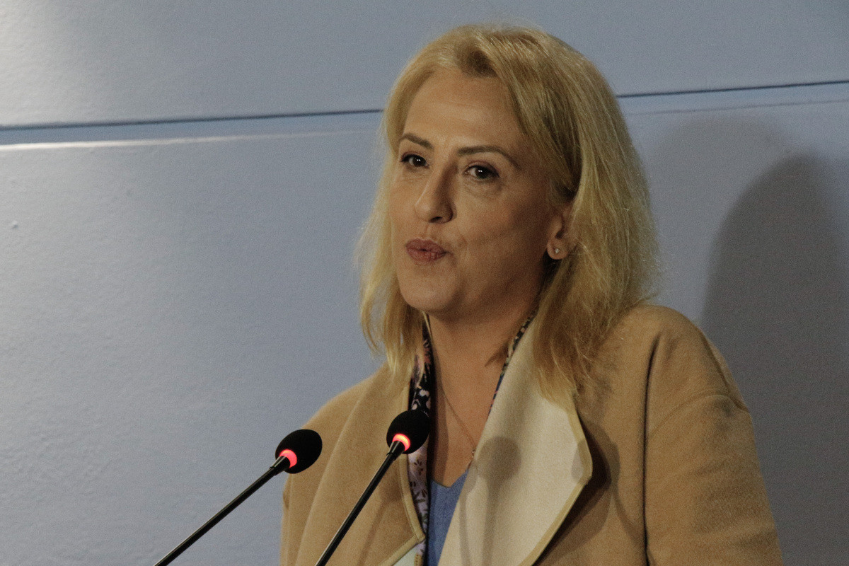 Ρένα Δούρου: Παραιτείται από τη βουλευτική της ασυλία