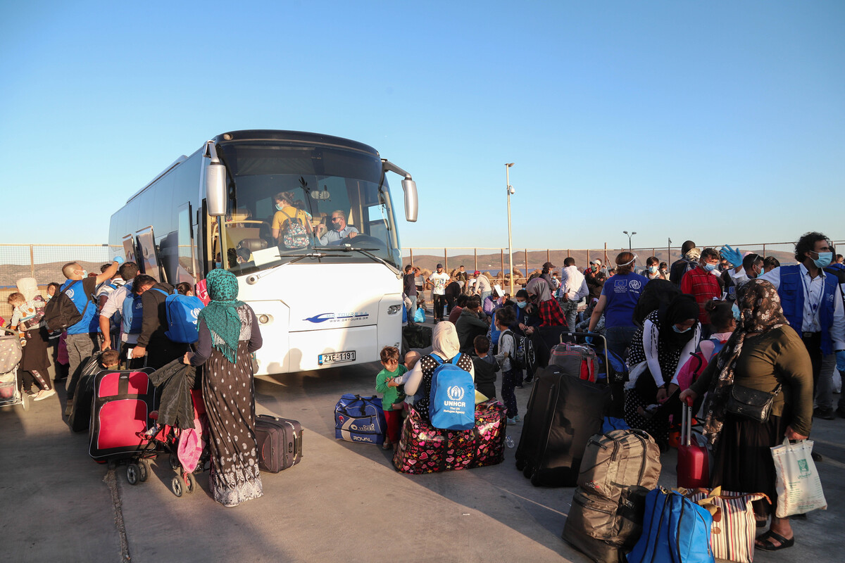 Λαύριο: Εκκενώθηκε η δομή, οι Κούρδοι πρόσφυγες μεταφέρονται στη Μαλακάσα