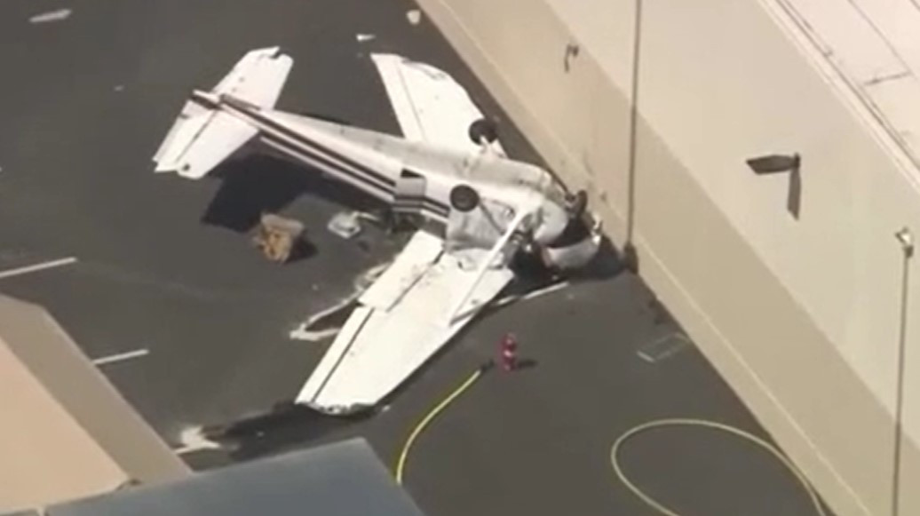 Καλιφόρνια: Ένας νεκρός και τρεις τραυματίες από συντριβή αεροπλάνου [Βίντεο]