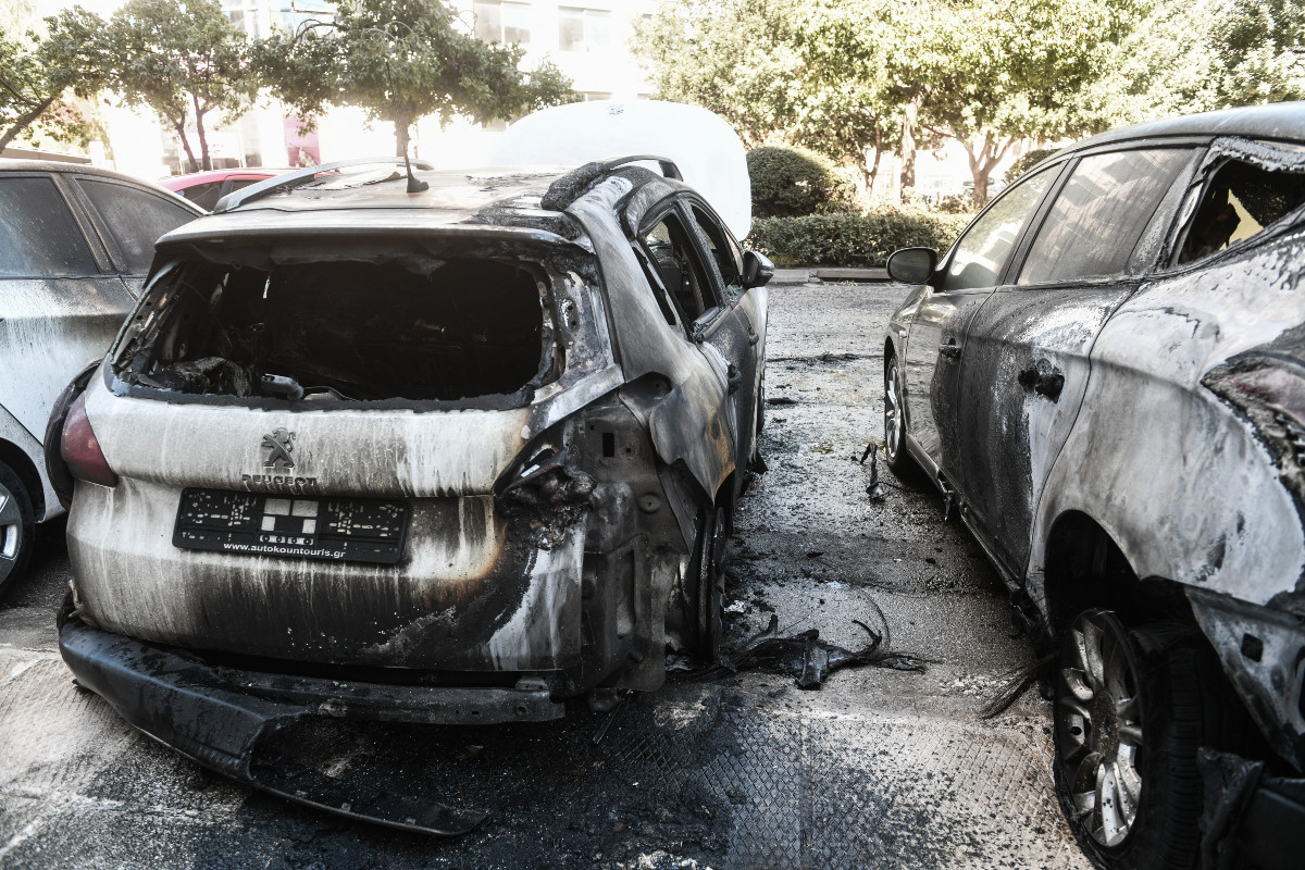 Χαϊδάρι: Έκρηξη σε όχημα σε ανοιχτό χώρο στάθμευσης – Εντοπίστηκαν ίχνη χειροβομβίδας