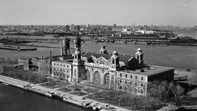 ellis-island-mia-martyria-gia-to-nisi-ton-dakryon-kai-toy-fovoy-0