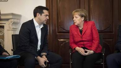 bloomberg-stoys-thesmoys-feretai-na-parepempse-i-merkel-ton-tsipra-0