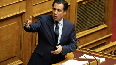 vlachos-adeiazei-adoni-gia-to-na-min-kleisei-i-axiologisi-vinteo-0