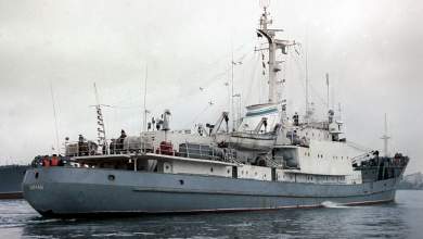 rosiko-polemiko-ploio-sygkroystike-me-emporiko-stin-mayri-thalassa-0