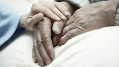 i-politiki-igesia-meleta-to-zitima-tis-eythanasias-stin-ellada-0