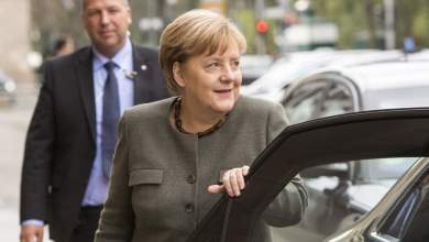 spiegel-to-diamelismo-toy-ypoik-os-ntripla-stoys-fileleytheroys-exetazei-i-merkel-0