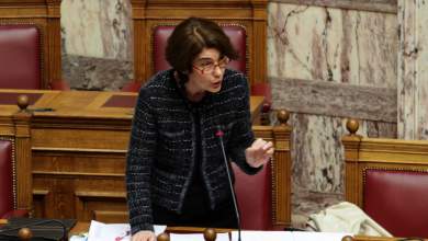 diarrixi-sto-grafeio-tis-proin-yfypoyrgoy-ygeias-me-aroma-farmakon-0