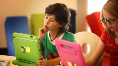 cheirografo-i-tamplet-ti-voithaei-stin-anaptyxi-ton-paidion-0