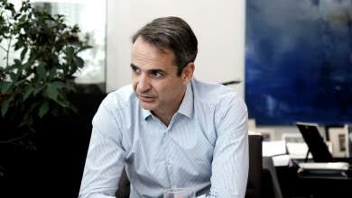 otan-o-mitsotakis-ypegrafe-rythmiseis-ekatontadon-ekat-eyro-ligo-prin-tis-ekloges-0