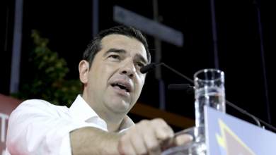 tsipras-nd-kinal-kke-epsachnan-aformi-gia-na-apofygoyn-to-ntimpeit-krima-gia-ti-dimokratia-0
