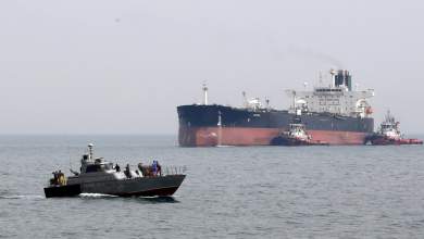 vretania-iranika-skafi-epicheirisan-na-katalavoyn-vretaniko-dexamenoploio-ston-kolpo-0