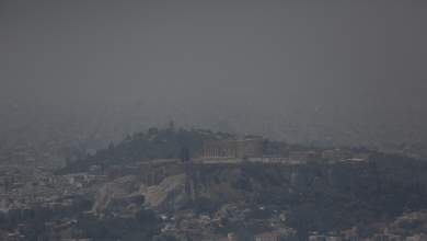 katharizei-i-atmosfaira-stin-athina-0