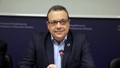 famellos-i-kyvernisi-dorizei-ston-latsi-ta-elpe-kai-ta-koitasmata-ydrogonanthrakon-0