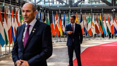 i-ee-karfonei-tin-apraxia-mitsotaki-molis-mia-proparaskeyastiki-synantisi-sti-synodo-koryfis-0