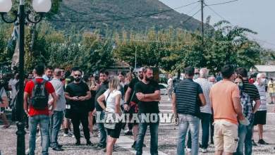 katoikoi-sta-kamena-voyrla-poliorkoyn-prosfygopoyla-ta-afisan-choris-fagito-kai-koyvertes-vinteo-0
