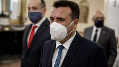 o-zaef-anaskeyazei-kai-afinei-aichmes-gia-mitsotaki-0