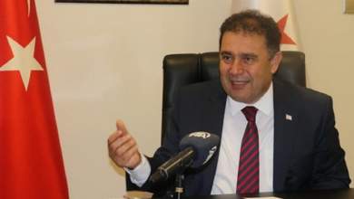 ena-roz-vinteo-i-aitia-paraitisis-tis-toyrkokypriakis-kyvernisis-sta-katechomena-0