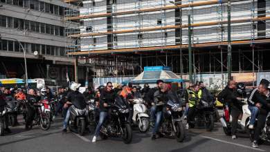 megali-motoporeia-allileggyis-stoys-ergazomenoys-tis-cosco-0