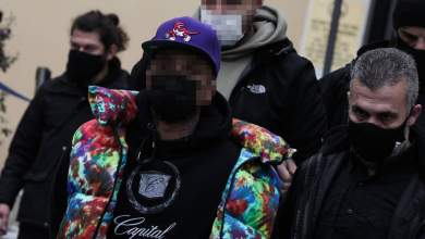 se-diki-parapempetai-o-gnostos-traper-light-poy-pozare-me-opla-sta-mesa-koinonikis-diktyosis-0