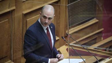to-maximoy-diapseydei-ton-mpogdano-gia-tin-entoli-gerapetriti-na-paei-se-sygkentrosi-me-ton-kasidiari-0