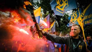 germanoi-akrodexioi-ftanoyn-stin-oykrania-gia-ypostirixi-ton-neonazi-toy-tagmatos-azof-0