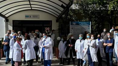 poedin-to-yp-oikonomikon-xechase-na-katavalei-to-mistho-prin-to-pascha-se-4-000-ygeionomikoys-0