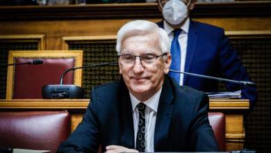 enimeros-o-prothypoyrgos-gia-oles-tis-nomimes-parakoloythiseis-ti-dilose-o-demiris-0
