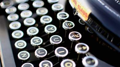 poios-einai-o-gnostos-syggrafeas-paidikon-vivlion-poy-synelifthi-gia-katochi-ylikoy-paidikis-pornografias-0