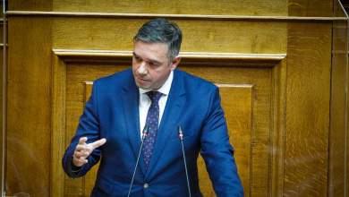 enas-akomi-galazios-voyleytis-se-business-me-to-dimosio-pano-apo-400-chiliades-eyro-se-symvaseis-gia-ton-themi-cheimara-0
