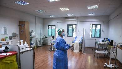 i-polydimia-koronoioy-kai-gripis-gonatizei-ta-nosokomeia-kai-dinei-lefta-stoys-klinikarches-0