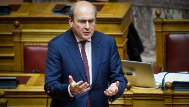 chatzidakis-oi-kloyzo-tis-eyp-eythynontai-gia-tin-parakoloythisi-moy-den-echei-kamia-schesi-o-mitsotakis-vinteo-0