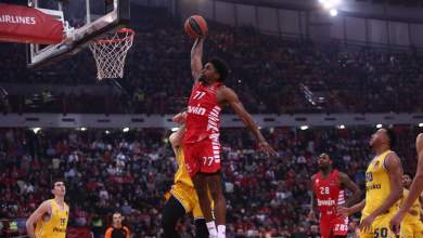 eyroligka-arneitai-na-xekollisei-apo-tin-koryfi-o-olympiakos-vinteo-0