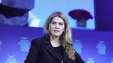 financial-times-gia-kaili-i-inside-woman-toy-pantseri-poy-ezise-san-star-toy-sinema-0