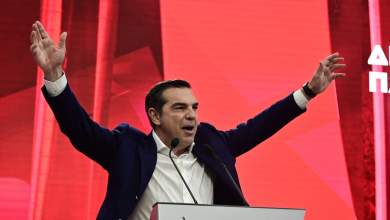 tsipras-den-mporoyme-na-fantastoyme-pos-to-komma-toy-andrea-papandreoy-tha-synergastei-me-tin-dexia-ton-mitsotaki-voridi-adoni-vinteo-0