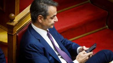 apisteyto-trolarisma-se-mitsotaki-gia-ypoklopes-kai-agio-valentino-0