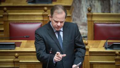 tempi-oi-apantiseis-karamanli-stin-epitropi-thesmon-kai-diafaneias-tis-voylis-live-0