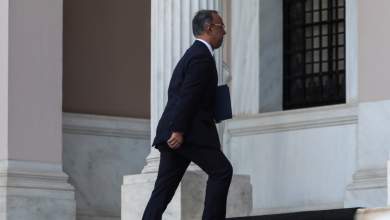 o-kynismos-staikoyra-kai-to-doro-pros-ton-syriza-0