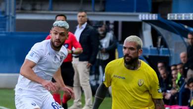 diplo-chrysafi-toy-ionikoy-sto-agrinio-sti-machi-gia-paramoni-sti-super-league-vinteo-0