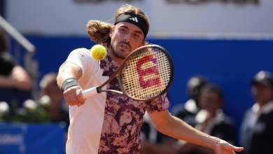 echase-ston-teliko-tis-varkelonis-apo-ton-alkarath-o-tsitsipas-0