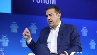 live-i-synenteyxi-tsipra-sto-forum-ton-delfon-0