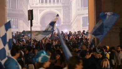 napoli-enas-nekros-apo-pyra-traymaties-stoys-eortasmoys-gia-to-protathlima-0