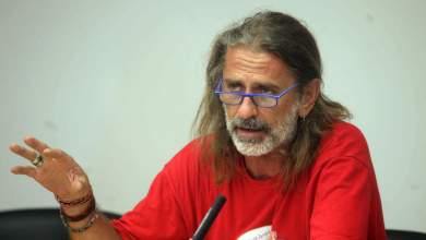 epithesi-me-chimika-apo-astynomiko-ston-fotoreporter-mario-lolo-vinteo-0